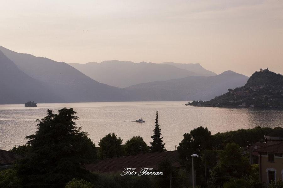Villa Casa Vacanze Gli Ulivi Del Lago Sale Marasino Exterior foto
