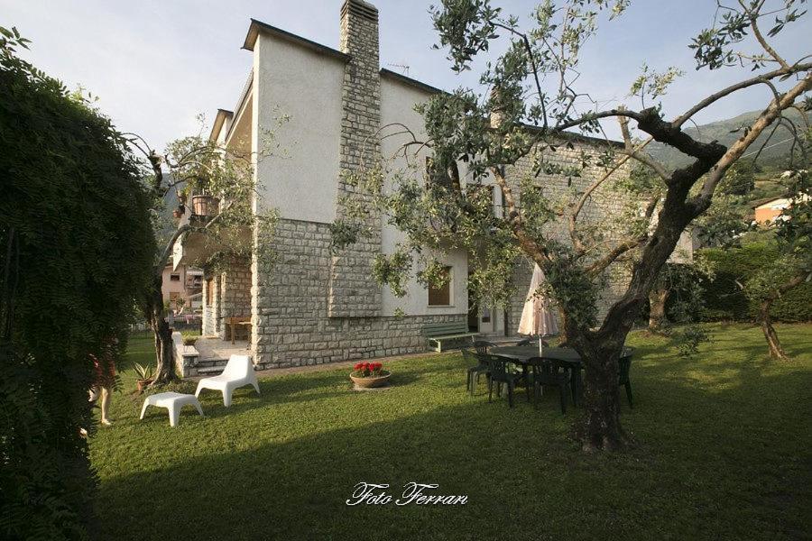 Villa Casa Vacanze Gli Ulivi Del Lago Sale Marasino Exterior foto
